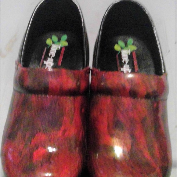 skechers tone up clogs